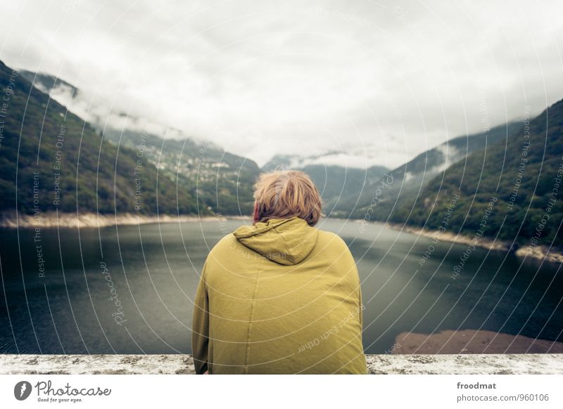 Rücksicht Ferien & Urlaub & Reisen Tourismus Ausflug Ferne Sightseeing Berge u. Gebirge wandern Mensch maskulin Junger Mann Jugendliche Rücken 1 Natur