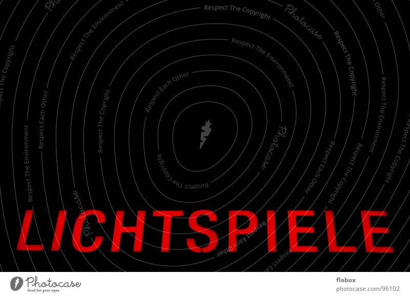 Leuchtreklame! Werbung Lampe Fotografie Leuchtstoffröhre Neonlicht Buchstaben rot Kino Lichtspiel Gebäude Wand retro Dinge schwarz Nacht obskur Schriftzeichen