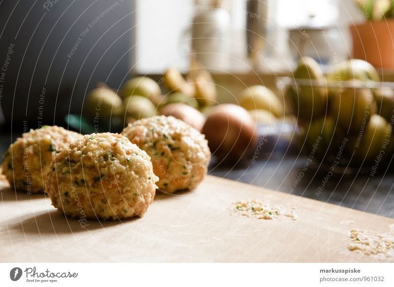 semmelknödel Lebensmittel Teigwaren Backwaren Brötchen Knödel klöss Ernährung Essen Mittagessen Abendessen Büffet Brunch Bioprodukte Vegetarische Ernährung