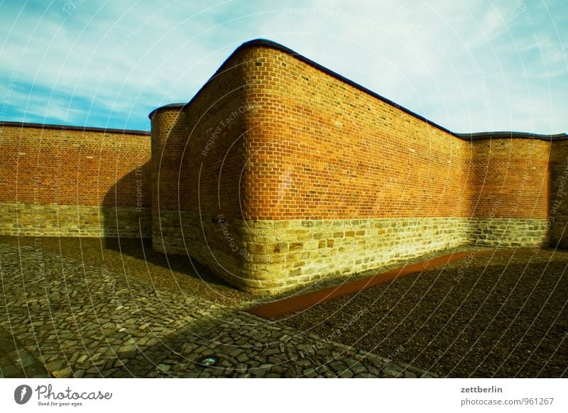 Mauer Altstadt aschersleben Kleinstadt Sachsen-Anhalt Stadt Stadtleben vorsprung Ecke Hof Terrasse Innenhof Textfreiraum Weitwinkel Außenaufnahme kriminalmuseum