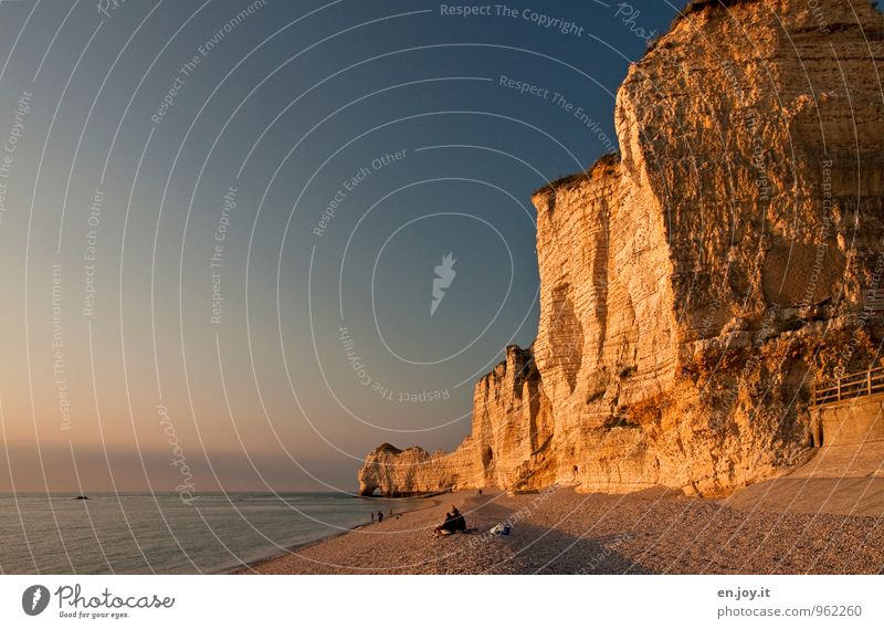 Ausklang Ferien & Urlaub & Reisen Tourismus Ausflug Abenteuer Ferne Sommer Sommerurlaub Strand Meer Paar Landschaft Wolkenloser Himmel Horizont Sonnenaufgang