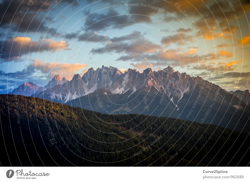 Dolomiten Natur Urelemente Himmel Wolken Sonnenaufgang Sonnenuntergang Schönes Wetter Felsen Berge u. Gebirge Gipfel authentisch Schneefall Licht Stein Spitze