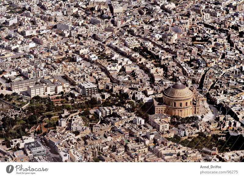 Anflug auf Malta Luftaufnahme Vogelperspektive Stadt Valetta Haus Europa Straße