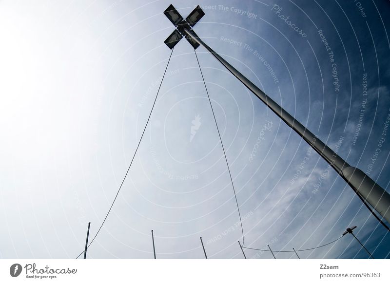 network Vernetzung Deutsche Telekom 8 Laterne Wolken abstrakt einfach sehr wenige Stil Geometrie Dinge Netzwerk Verbindung Seil Kabel Himmel blau modern