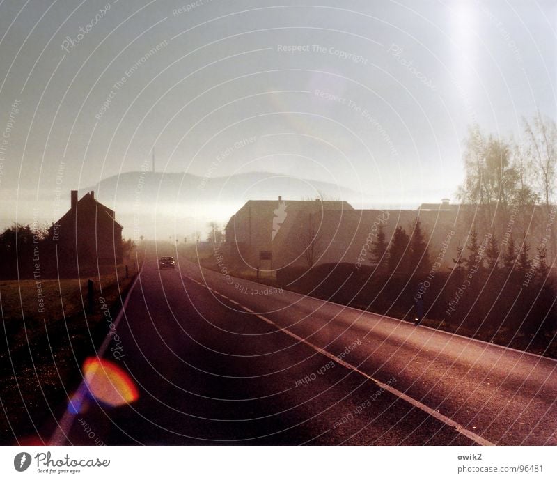 Lausitzer Morgen Landschaft Pflanze Luft Wolkenloser Himmel Klima Schönes Wetter Nebel Hügel Dorf Haus Einfamilienhaus Turm Verkehr Verkehrsmittel Verkehrswege