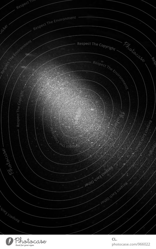 flüchtig Straße Wege & Pfade Lichteinfall Lichtfleck Boden dunkel Vergänglichkeit Schwarzweißfoto Außenaufnahme abstrakt Menschenleer Tag Schatten Kontrast