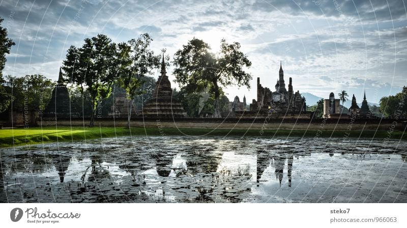 Ursprungs Thailand Park See Palast Ruine Wahrzeichen Denkmal Kultur Religion & Glaube ruhig Sukothai Tempel Buddhismus Farbfoto Textfreiraum unten Weitwinkel