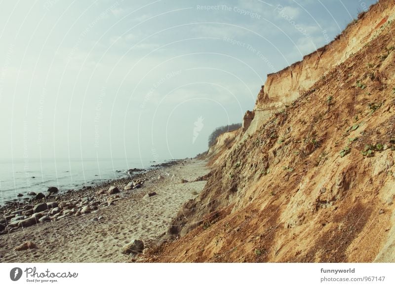 Steil. Küste. Ferien & Urlaub & Reisen Freiheit Strand Meer Insel Landschaft Erde Sand Wasser Himmel Felsen Berge u. Gebirge Wellen Bucht Ostsee authentisch