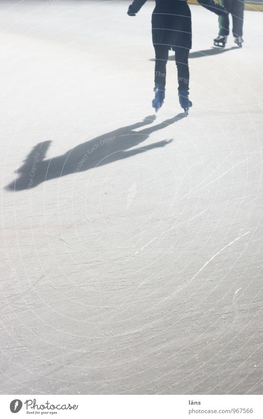 Doppellutz Freizeit & Hobby Winter Winterurlaub Selbstbeherrschung anstrengen Eis Schlittschuhlaufen Frost Eisbahn gleiten Außenaufnahme Textfreiraum unten