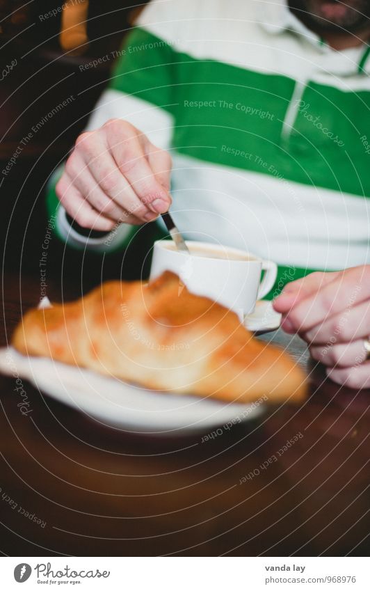 Französisches Frühstück Lebensmittel Teigwaren Backwaren Croissant Süßwaren Ernährung Getränk trinken Heißgetränk Kakao Kaffee Espresso Geschirr Teller Besteck