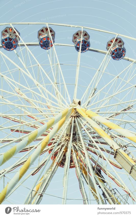 janz schön hoch Jahrmarkt Freude Lebensfreude Speichen groß fahren Riesenrad Farbfoto Außenaufnahme Tag Licht Sonnenlicht