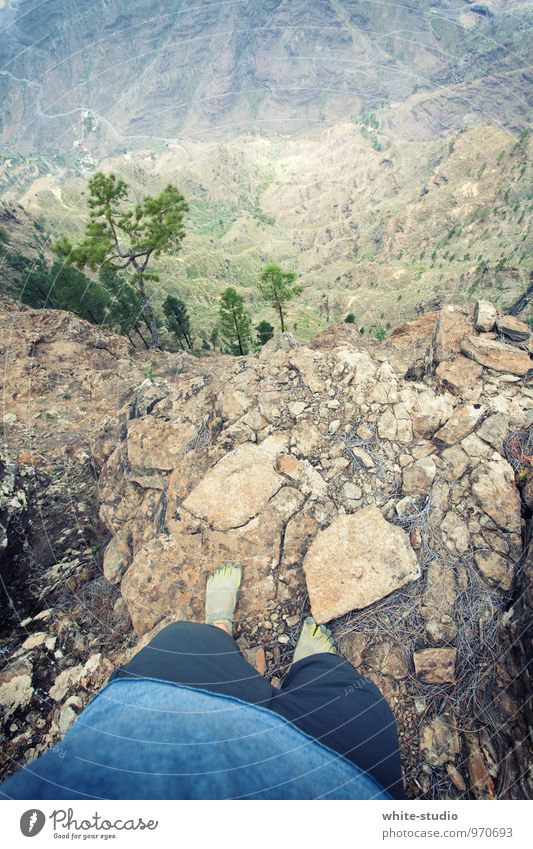 Keinen Schritt weiter bitte! maskulin Ferien & Urlaub & Reisen Schlucht fallen Basejump Fallschirm springen Risiko wandern Erfahrung ungesichert tief Höhe