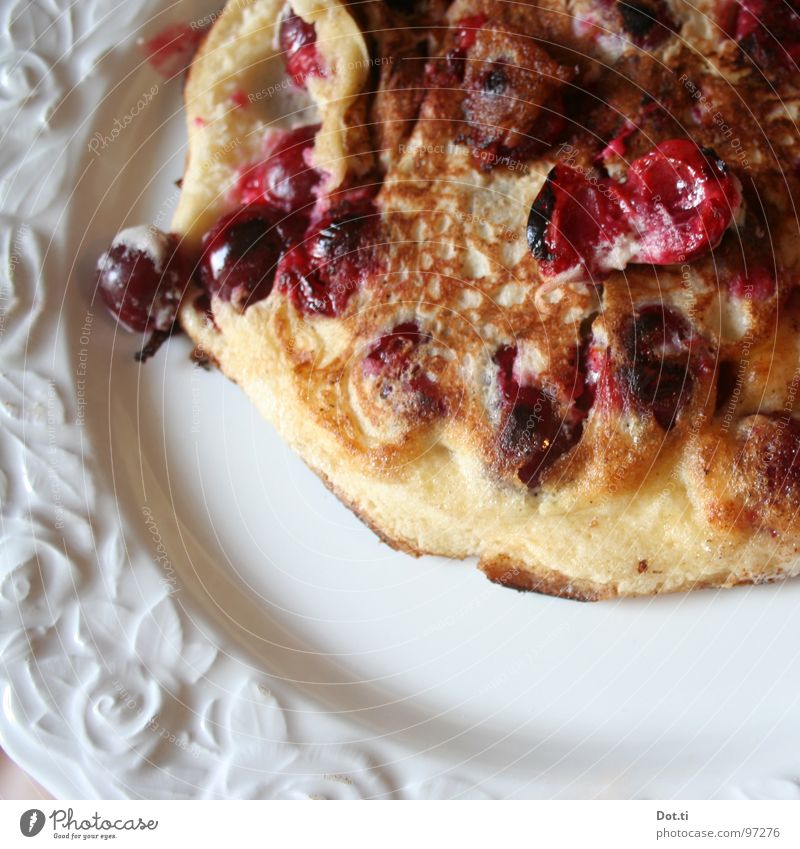 ja lebt denn der alte Kirschmichel noch? Farbfoto Innenaufnahme Detailaufnahme Menschenleer Textfreiraum unten Lebensmittel Frucht Teigwaren Backwaren Kuchen