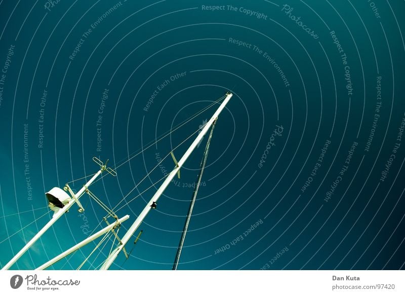 Hereinragend Wasserfahrzeug spannen aufregend dünn zerbrechlich Geometrie halbwegs weiß See Sturm Segeln filigran Polycarbonat Mallorca Sportboot Angeln fahren