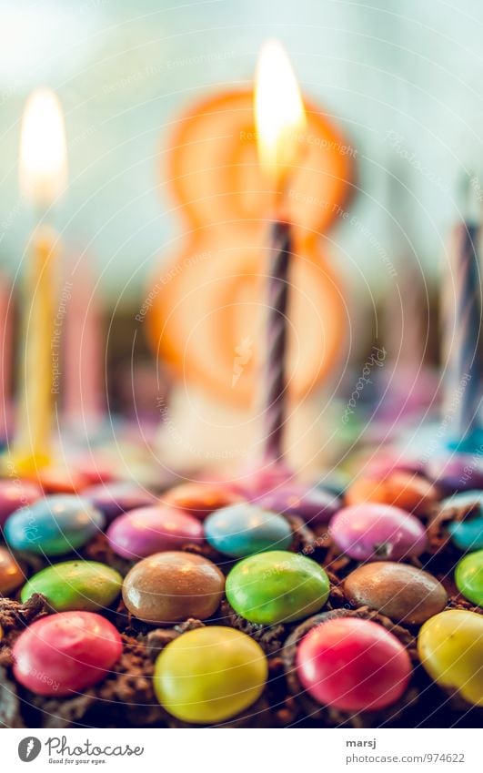 Jetzt wird gefeiert! Kuchen Dessert Süßwaren Ernährung Schokoladenkuchen Schokolinsen Freude Feste & Feiern Geburtstag Familienfeier Kindergeburtstag