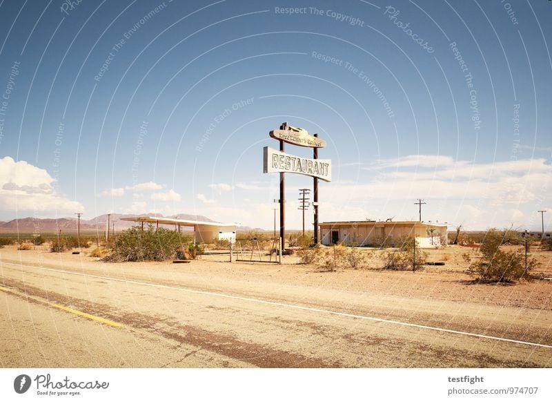 restaurant Umwelt Natur Landschaft Erde Sand Wüste Haus Hütte Straße Wege & Pfade Schilder & Markierungen alt kaputt trist Wärme verfallen USA Route 66 Farbfoto