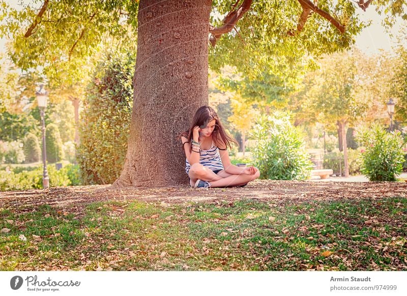 Chillen - Park - Sommer Lifestyle Erholung ruhig Meditation Sommerurlaub Mensch feminin Frau Erwachsene Jugendliche 1 13-18 Jahre Kind Natur Schönes Wetter Baum