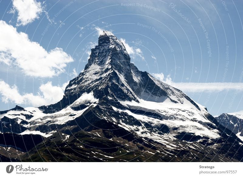 Matterhorn II Zermatt Bergkamm Wolken Gras Wiese Tourismus Japaner Berge u. Gebirge Gipfel Bergsteiger aufsteigen besteigen Klettern erhaben ruhig Luft Kur