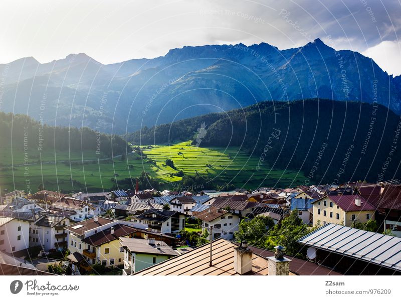 Nauders Umwelt Natur Landschaft Himmel Sonne Sonnenlicht Sommer Schönes Wetter Baum Sträucher Wiese Alpen Berge u. Gebirge Dorf Kleinstadt Haus