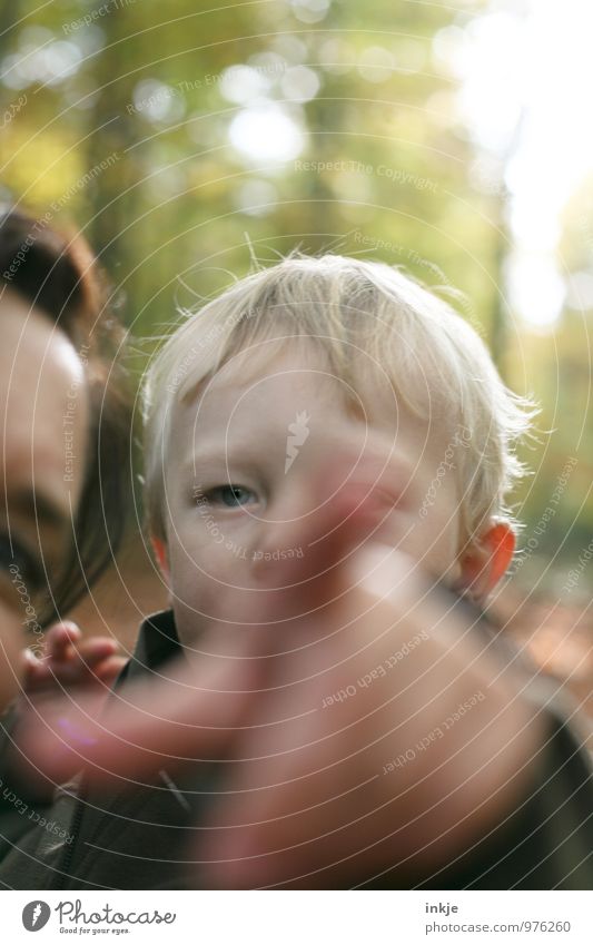 zusammen Lifestyle Leben Freizeit & Hobby Ausflug wandern Junge Frau Erwachsene Mutter Familie & Verwandtschaft Kindheit Gesicht Finger 2 Mensch 1-3 Jahre