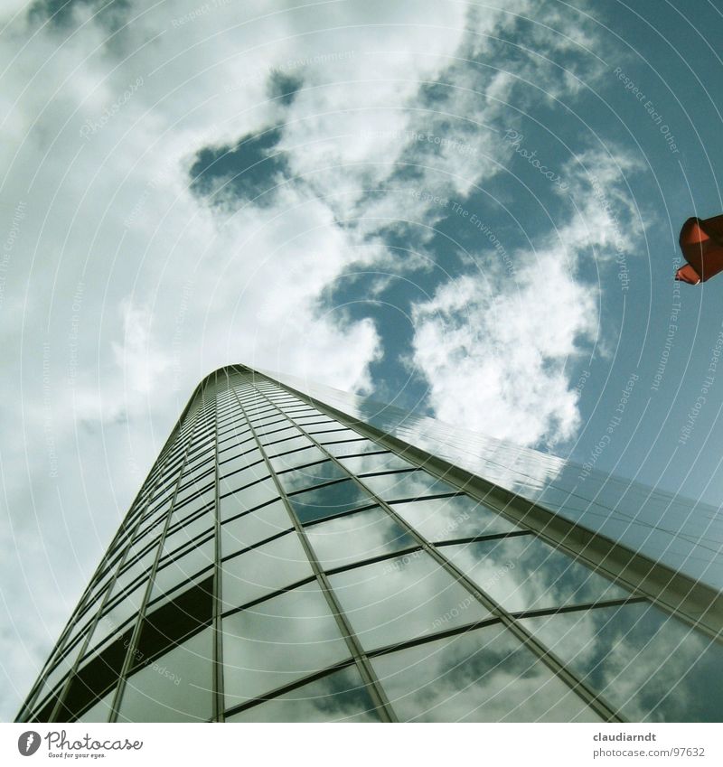 Hochbau Hochhaus Fenster Fensterfront Frankfurt am Main Stadt Mitte Börse Spiegel Reflexion & Spiegelung Wolken Perspektive streben Haus Glasfassade hoch high