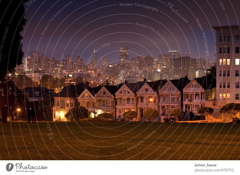 Alamo Square San Francisco Nachthimmel Coolness haus Skyline Grossstadtromantik Stadt Stars and Stripes Westen Westküste Golden Gate Bridge Hochhaus Fassade