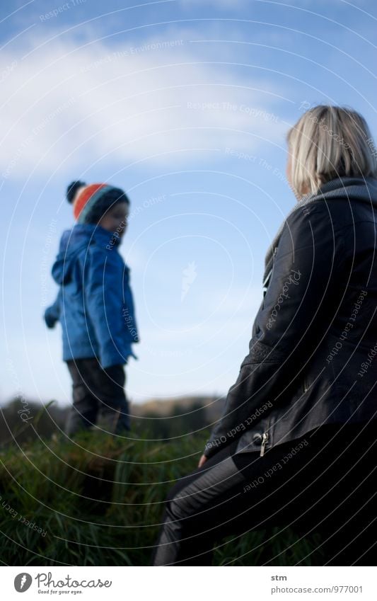 Spaziergang mit Kindern Freizeit & Hobby Ausflug Abenteuer Ferne Freiheit Mensch Kleinkind Junge Frau Erwachsene Eltern Mutter Familie & Verwandtschaft Kindheit