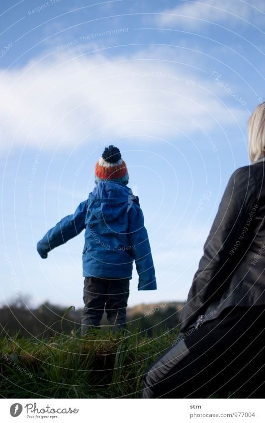 aussicht Freizeit & Hobby Ferne Freiheit wandern Kind Kleinkind Junge Frau Erwachsene Eltern Mutter Familie & Verwandtschaft Kindheit Leben 2 Mensch 1-3 Jahre