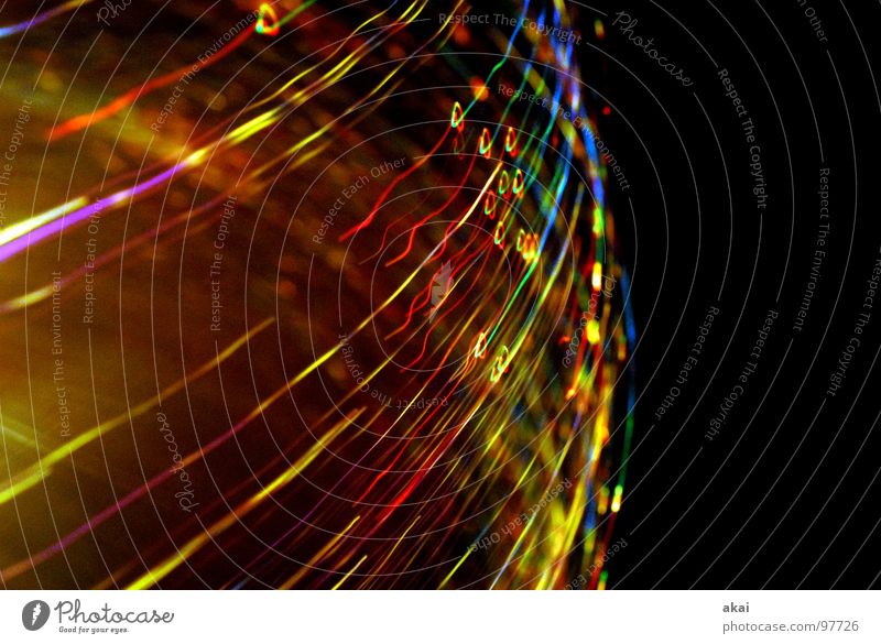 Ufo-Lichterspiel 9 Ufolampe Fernsehlampe Belichtung UFO Lichtspiel Langzeitbelichtung Experiment Streifen Glasfaser Studie mehrfarbig rot gelb grün magenta