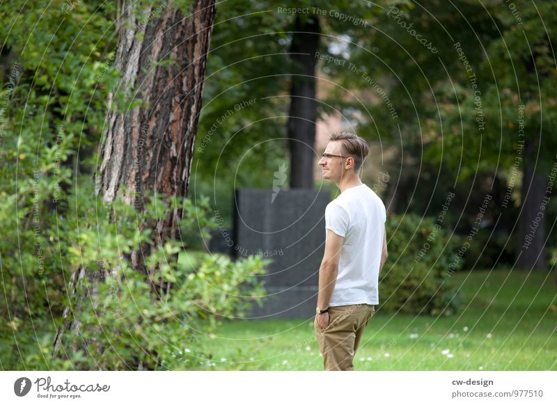 Mann im Park elegant Stil Freude harmonisch Wohlgefühl Zufriedenheit Erholung ruhig Mensch maskulin Junger Mann Jugendliche Erwachsene Leben 1 18-30 Jahre