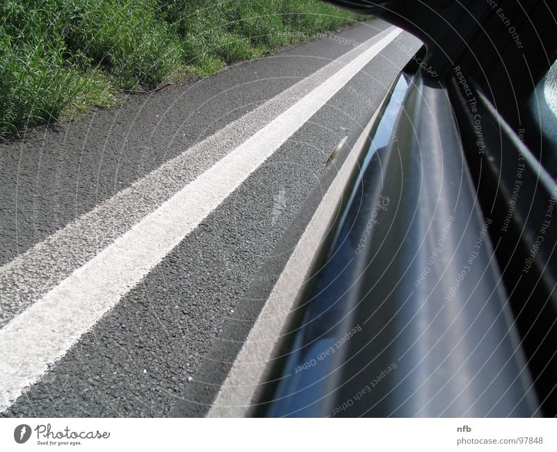 Stillstand Autobahn Asphalt Seitenstreifen Wiese Verkehrswege Straße PKW Tür Farbe