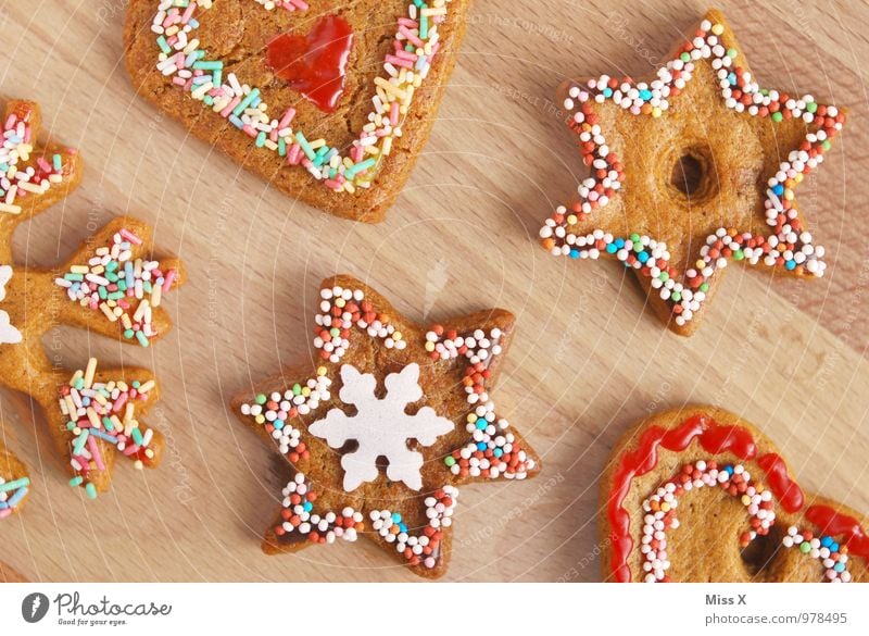 Plätzchen Lebensmittel Teigwaren Backwaren Süßwaren Schokolade Ernährung lecker süß Zuckerstreusel Stern (Symbol) Herz Schneeflocke Streusel Zuckerguß