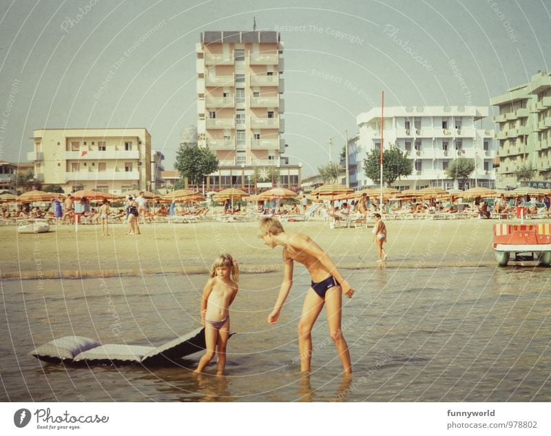 Nein. Lass mich. Ferien & Urlaub & Reisen Tourismus Sommerurlaub Meer Mädchen Junge Junger Mann Jugendliche Geschwister Bruder Schwester Kindheit 2 Mensch