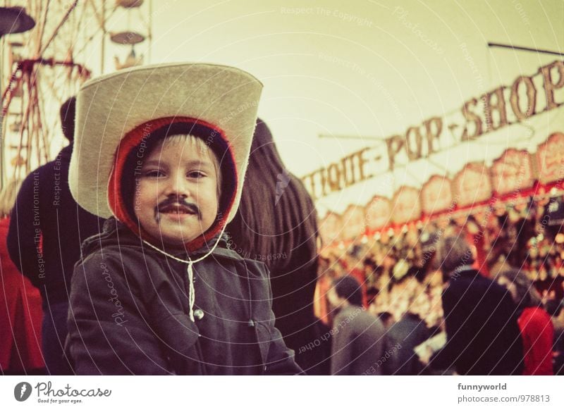 Cowboy und Zorro Feste & Feiern Karneval Jahrmarkt Kind Junge 1 Mensch 3-8 Jahre Kindheit Hut Cowboyhut Freude Schminke Schminken Bart Oberlippenbart Popkultur