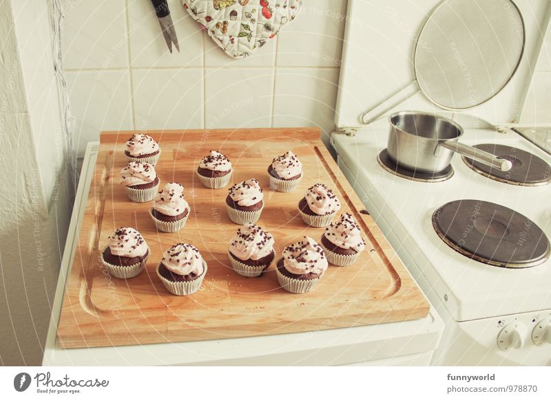 ich habe gebacken! Lebensmittel Milcherzeugnisse Teigwaren Backwaren Dessert Süßwaren Muffin Cupcake Schokoladenstreusel dunkel lecker süß Törtchen Bäckerei