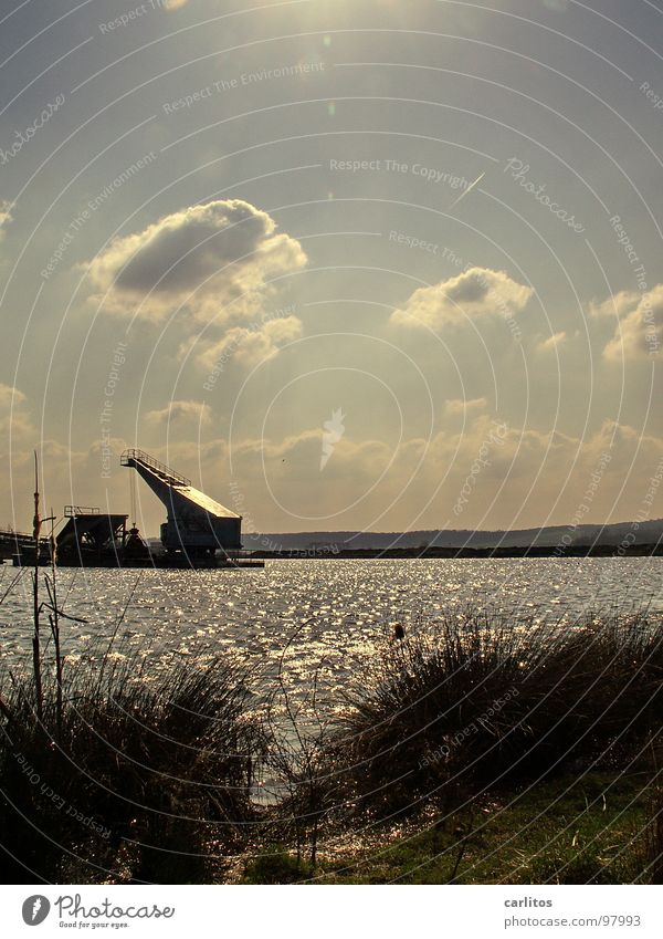 Bagger für boing Kies Kieswerk Kiesgrube Beton entladen Förderband aufschütten Gegenlicht Reflexion & Spiegelung Arbeit & Erwerbstätigkeit Schwimmbagger Sand