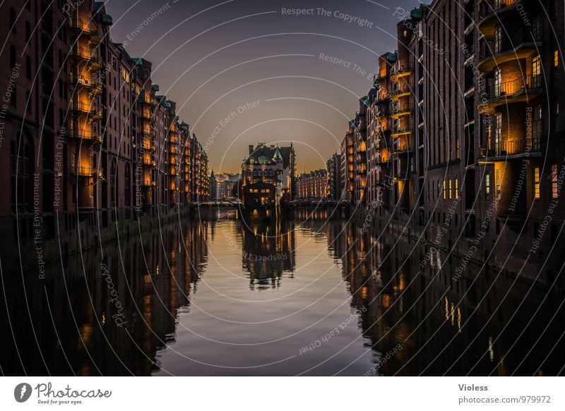 dunkel wars ... Hafenstadt Altstadt Skyline Brücke Bauwerk Gebäude Architektur Balkon Sehenswürdigkeit Wahrzeichen Denkmal alt außergewöhnlich Bekanntheit