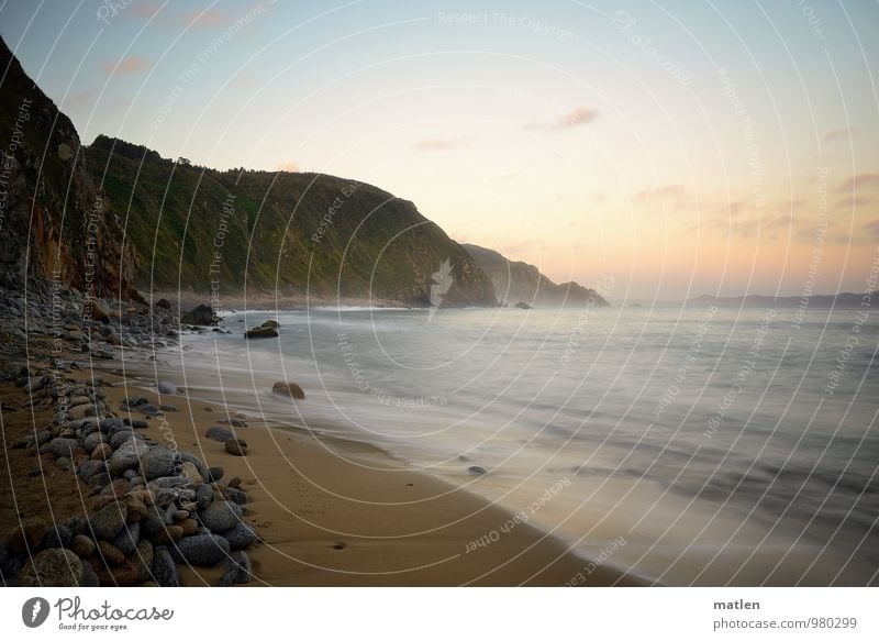 sanft Umwelt Natur Landschaft Sand Wasser Himmel Wolken Sonnenaufgang Sonnenuntergang Wetter Schönes Wetter Berge u. Gebirge Wellen Küste Strand Bucht Meer