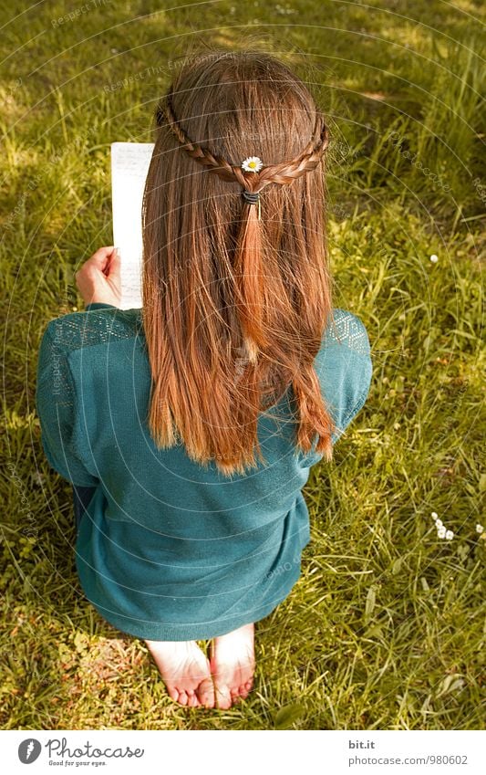 analoge Vergangenheit... Freude Bildung Schule lernen Prüfung & Examen Urkunde feminin Mädchen Junge Frau Jugendliche Kindheit Natur Haare & Frisuren lesen