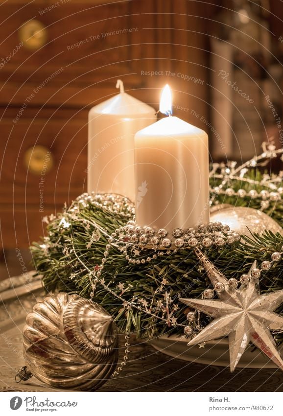 Ein Lichtlein brennt Dekoration & Verzierung Feste & Feiern Weihnachten & Advent Erholung Stimmung Lebensfreude Adventskranz Kerze silber Weihnachtsdekoration