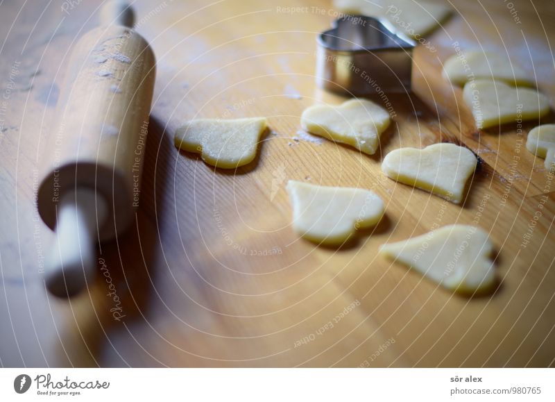 spät dran Lebensmittel Plätzchen Weihnachtsgebäck Ernährung Tischplatte Nudelholz Essen lecker Weihnachten & Advent Valentinstag herzförmig Stillleben Farbfoto