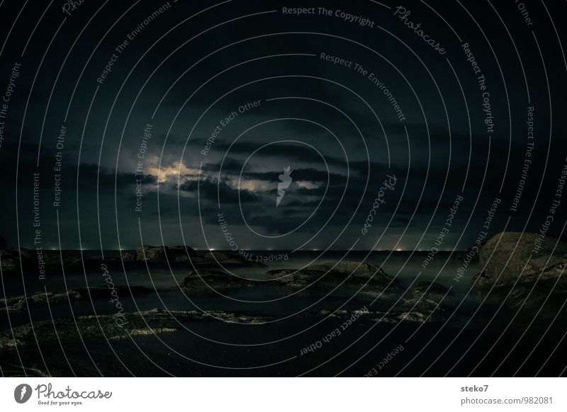 Hintergrundbeleuchtung Nachthimmel Gewitter Blitze Küste Meer Andamanensee bedrohlich dunkel Ferne Horizont Nordlicht Menschenleer Lichterscheinung