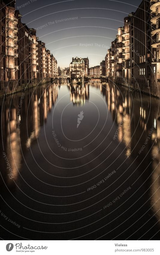 400 Lichter... Hafenstadt Altstadt Brücke Bauwerk Gebäude Architektur Sehenswürdigkeit Wahrzeichen Denkmal leuchten fantastisch schwarz Alte Speicherstadt