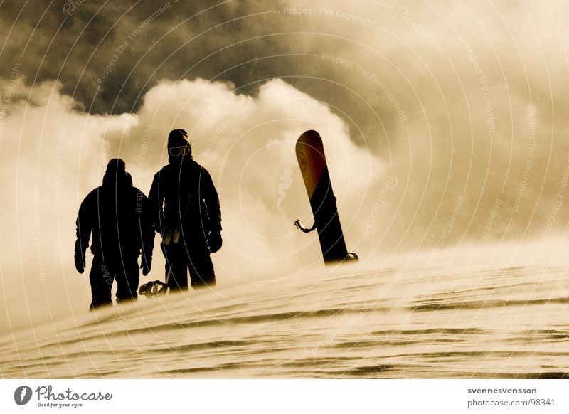 Lords Of The Boards Bergfest kalt Wolken Gegenlicht Wintersport Snowboard Bergsteiger Sport extrem Naturgewalt Sturm Abenteuer Manneskraft über den Wolken