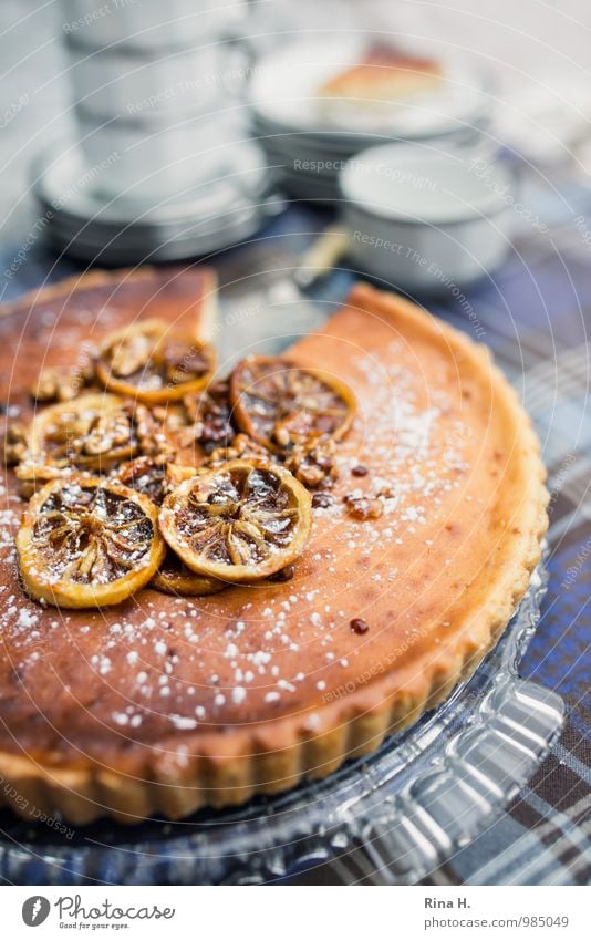 Zitronen-Ricotta-Tarte II Teigwaren Backwaren Kuchen Geschirr Teller lecker süß genießen Food Zitronentarte Tischwäsche kariert Tasse karamellisiert