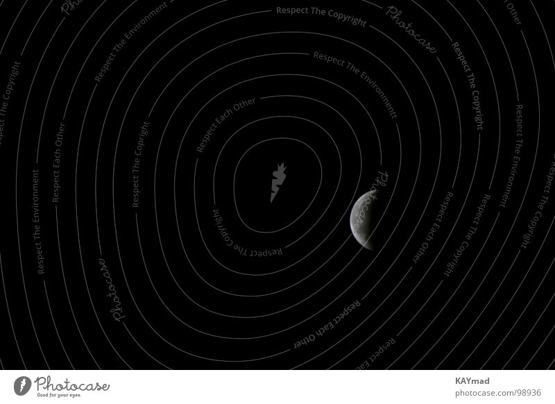 Mond Nacht dunkel schwarz ruhig Einsamkeit Langzeitbelichtung Himmelskörper & Weltall Langeweile aufgehender Mond Erholung selektiver Focus