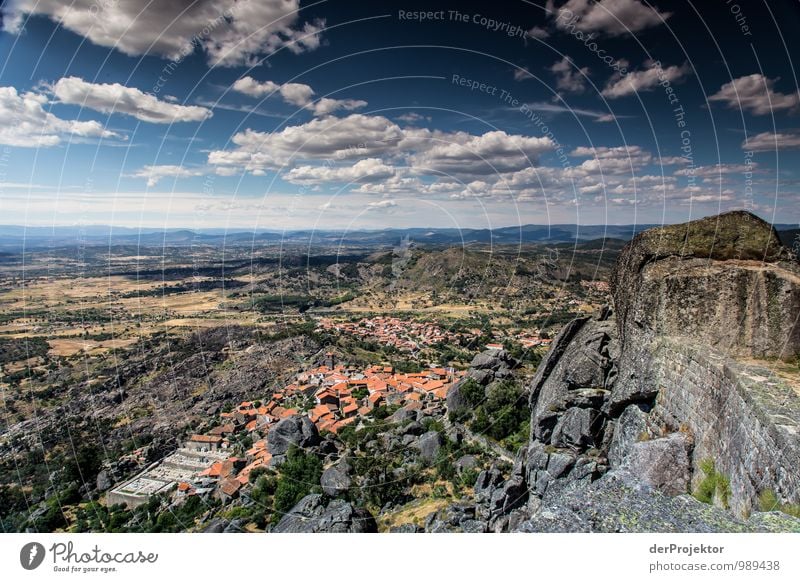 Blick auf Monsanto in Portugal Freizeit & Hobby Ferien & Urlaub & Reisen Tourismus Ausflug Abenteuer Ferne Sightseeing Städtereise Sommerurlaub Berge u. Gebirge