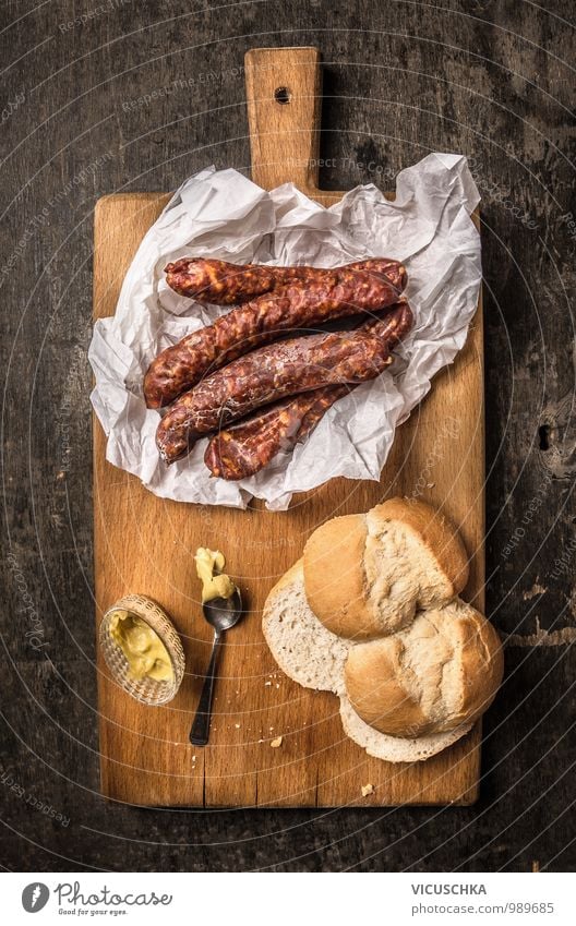 Knackwurst mit Brötchen und Senf Lebensmittel Fleisch Wurstwaren Brot Ernährung Mittagessen Fastfood Geschirr Stil Design Küche German smoked Snack Wurstbrot