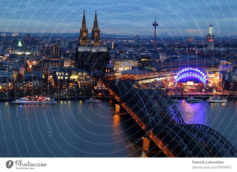 Ausblick auf Köln Tourismus Städtereise Architektur Deutschland Europa Stadt Stadtzentrum Haus Kirche Dom Brücke Sehenswürdigkeit Wahrzeichen "Kölner Dom