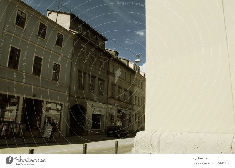 Empty Street Weimar Stadt leer Einsamkeit Tod Haus Fassade Mauer Dach Bürgersteig Bildaufbau Fenster gehen Fußgänger normal einzigartig Sommer kalt trist